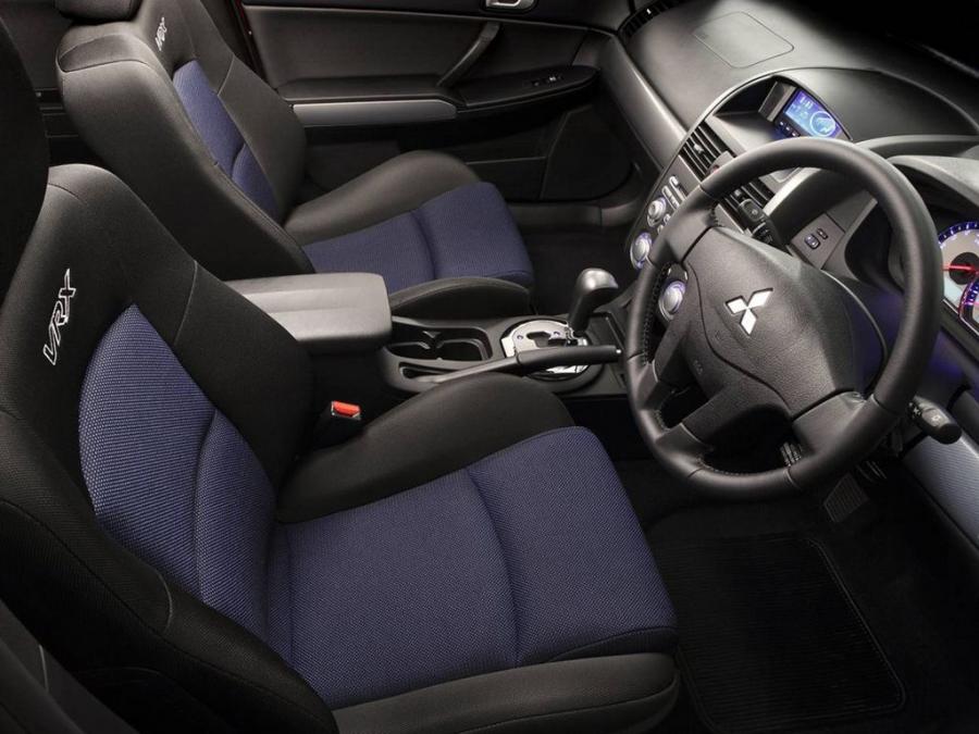  Mitsubishi 380 VRX 2007 года  (фото 4 из 5)
